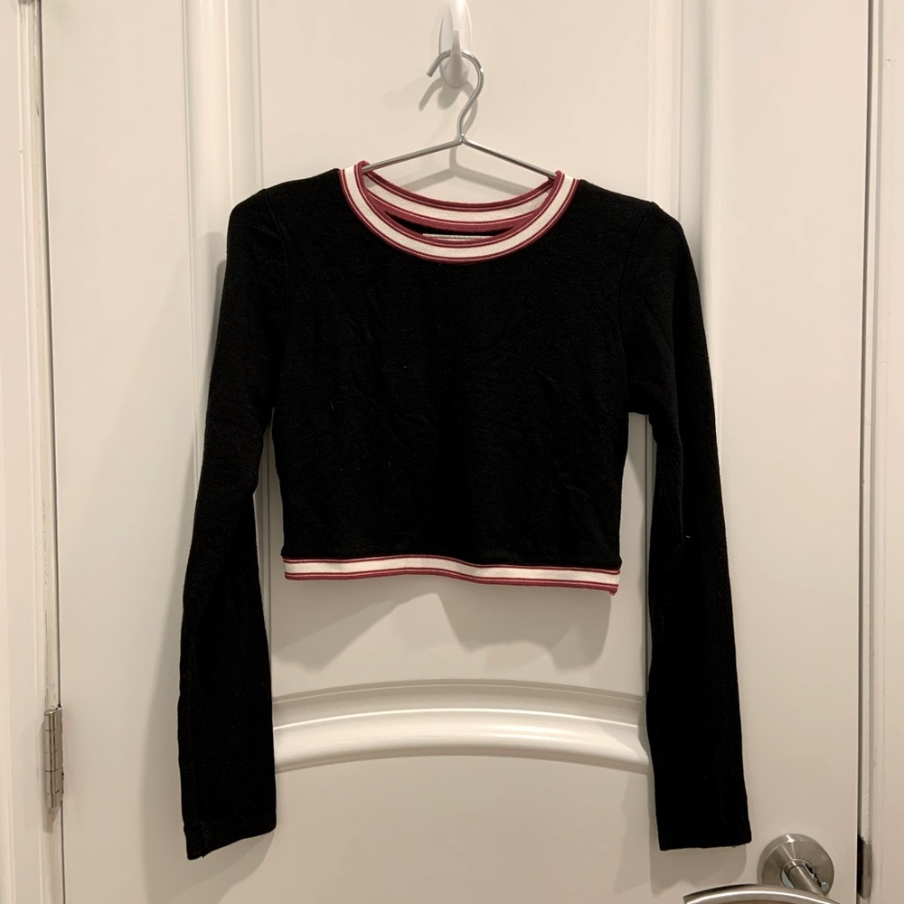 Abercrombie black long sleeve crop top red detail size small